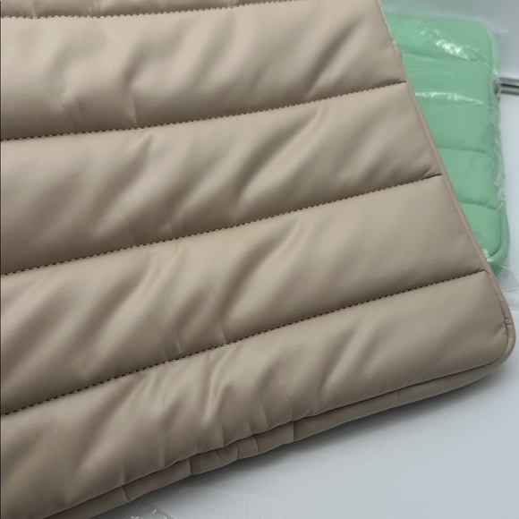 Quilted Puffer Laptop Sleeves in Mint, Pink, and Beige New - Picture 5 of 6